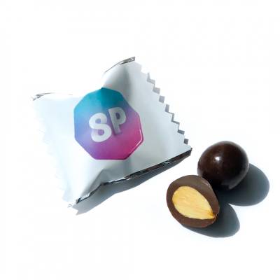 Frutos secos recubiertos de chocolate con logo a todo color
